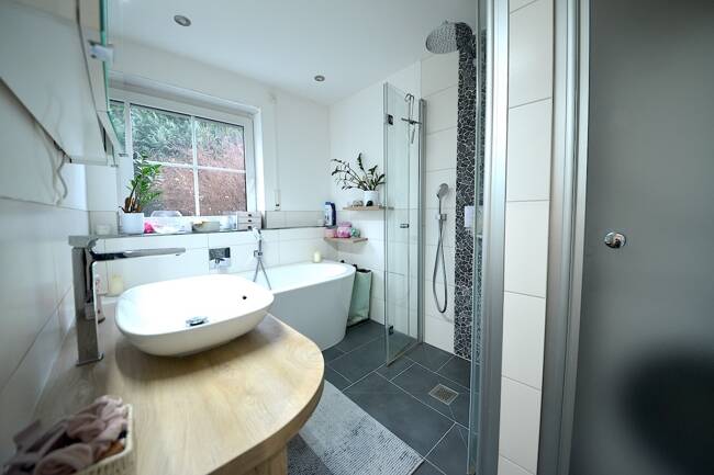 Immobilie in Klipphausen - SfKW - Praktische Familienwohnung - Sonnenbalkon - Tageslichtbad mit Badewanne - verkehrsgünstiger Lage - Klipphausen - Bild 3