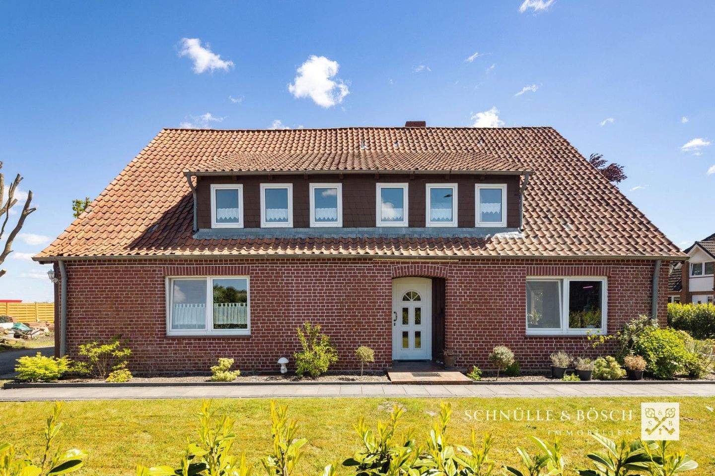 Immobilie in Hammah - Großes Zweifamilienhaus mit Einliegerwohnung - Bild 1