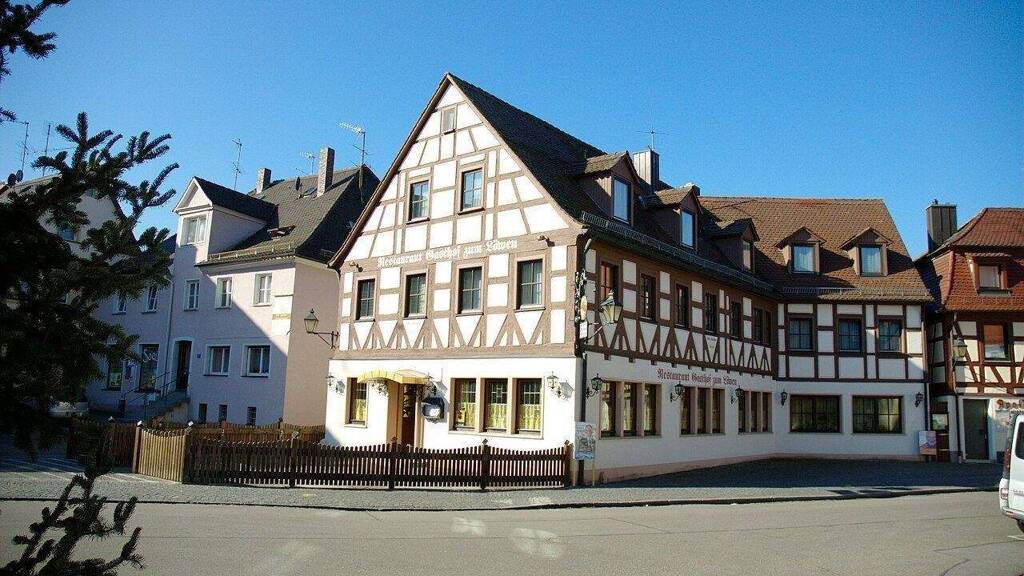 Hotel zum Kauf 498.000 € 13 Zimmer 716 m² Gastrofläche 580 m² Grundstück Heilsbronn 91560