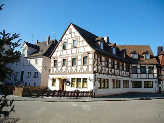 Hotel zum Kauf 498.000 € 13 Zimmer 716 m² Gastrofläche 480 m² Grundstück Heilsbronn Heilsbronn 91560