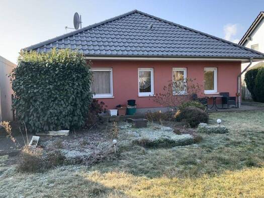 Bungalow zum Kauf 299.000 € 3 Zimmer 117,6 m² 583 m² Grundstück Leuna 06237
