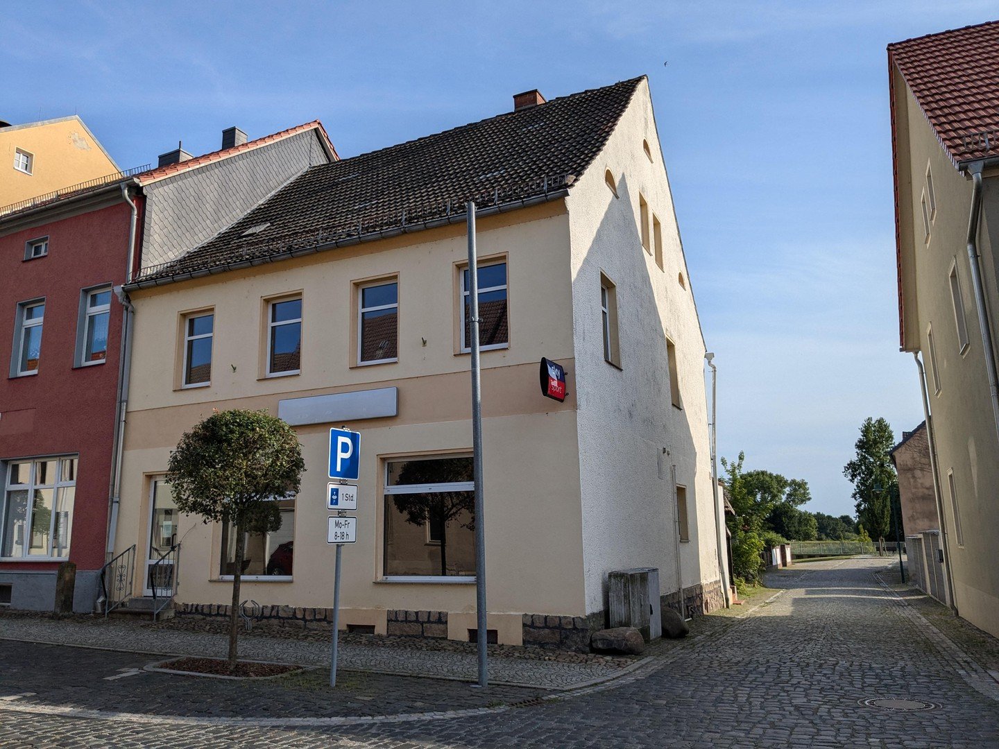 Einfamilienhaus zum Kauf provisionsfrei 78.000 € 5 Zimmer 168 m²<br/>Wohnfläche 282 m²<br/>Grundstück Schweinitzer Markt 10 Schweinitz Jessen (Elster) 06917