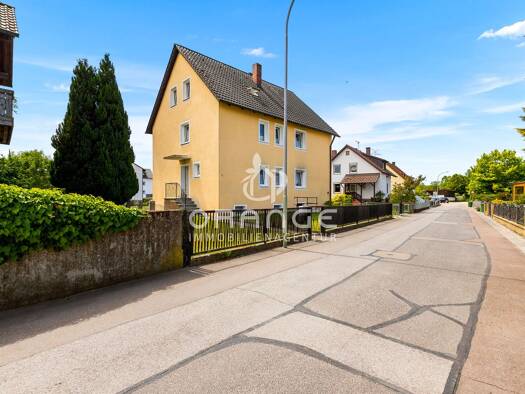 Mehrfamilienhaus zum Kauf 425.000 € 9,5 Zimmer 197,1 m² 750 m² Grundstück Raiffeisenstraße 6 Dachelhofen Schwandorf 92421