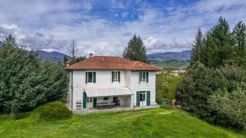 Villa zum Kauf 750.000 € 4 Zimmer 315 m² 3.000 m² Grundstück frei ab sofort Castelnuovo di Garfagnana 55032