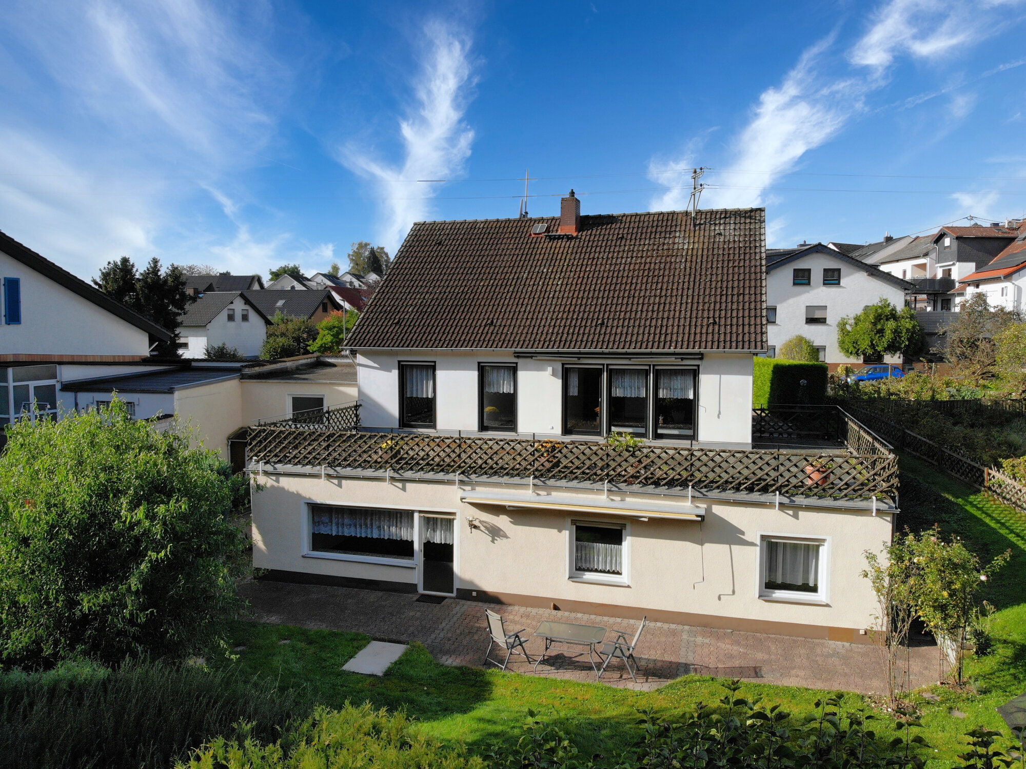 Mehrfamilienhaus zum Kauf 679.000 € 10 Zimmer 307 m²<br/>Wohnfläche 929 m²<br/>Grundstück Medenbach - Mitte Wiesbaden 65207