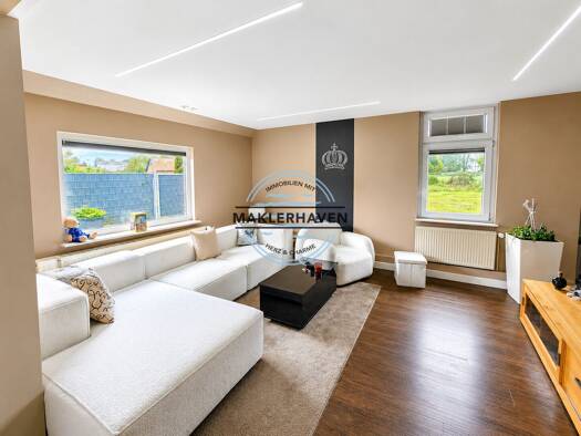 Haus zum Kauf 549.000 € 4 Zimmer 140 m² 2.444 m² Grundstück Zetel Zetel 26340