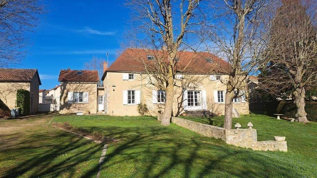 Haus zum Kauf 480.000 € 300 m² 10.166 m² Grundstück Broût-Vernet 03110