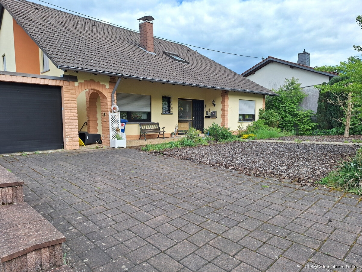 Mehrfamilienhaus zum Kauf 298.000 € 15 Zimmer 380 m²<br/>Wohnfläche 876 m²<br/>Grundstück Kastel Nonnweiler / Kastel 66620