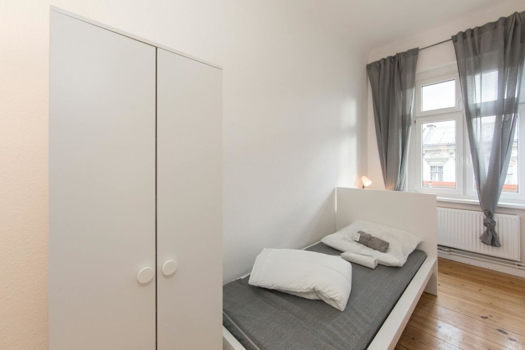 Wohnung zur Miete Wohnen auf Zeit 655 € 1 Zimmer 9 m²<br/>Wohnfläche 07.01.2025<br/>Verfügbarkeit BIEBRICHER STR. Neukölln Berlin 12053