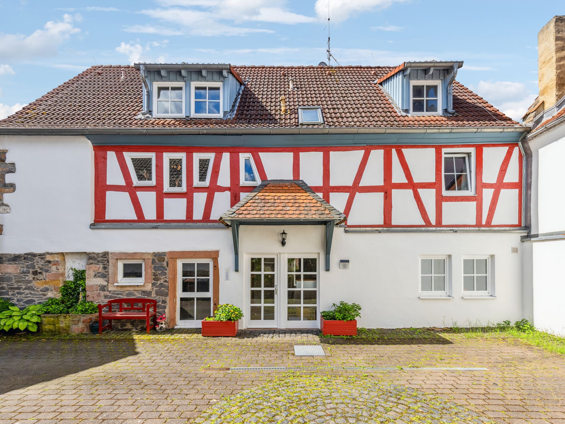 Reihenendhaus zum Kauf 478.000 € 9 Zimmer 220 m²<br/>Wohnfläche 996 m²<br/>Grundstück Nieder-Mockstadt Florstadt 61197