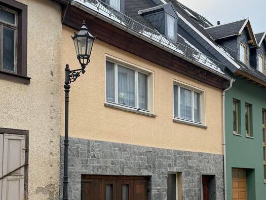 Wohnung zum Kauf 9.000 € 100 m² Lichtensteiner Straße 1 Hohenstein-Ernstthal Hohenstein-Ernstthal 09337
