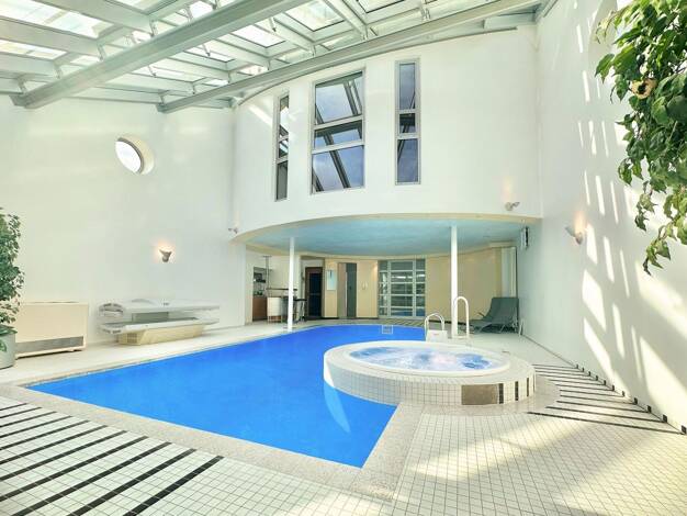 Villa zum Kauf provisionsfrei 1.495.000 € 9 Zimmer 540 m² 1.222 m² Grundstück Harksheide Norderstedt 22844