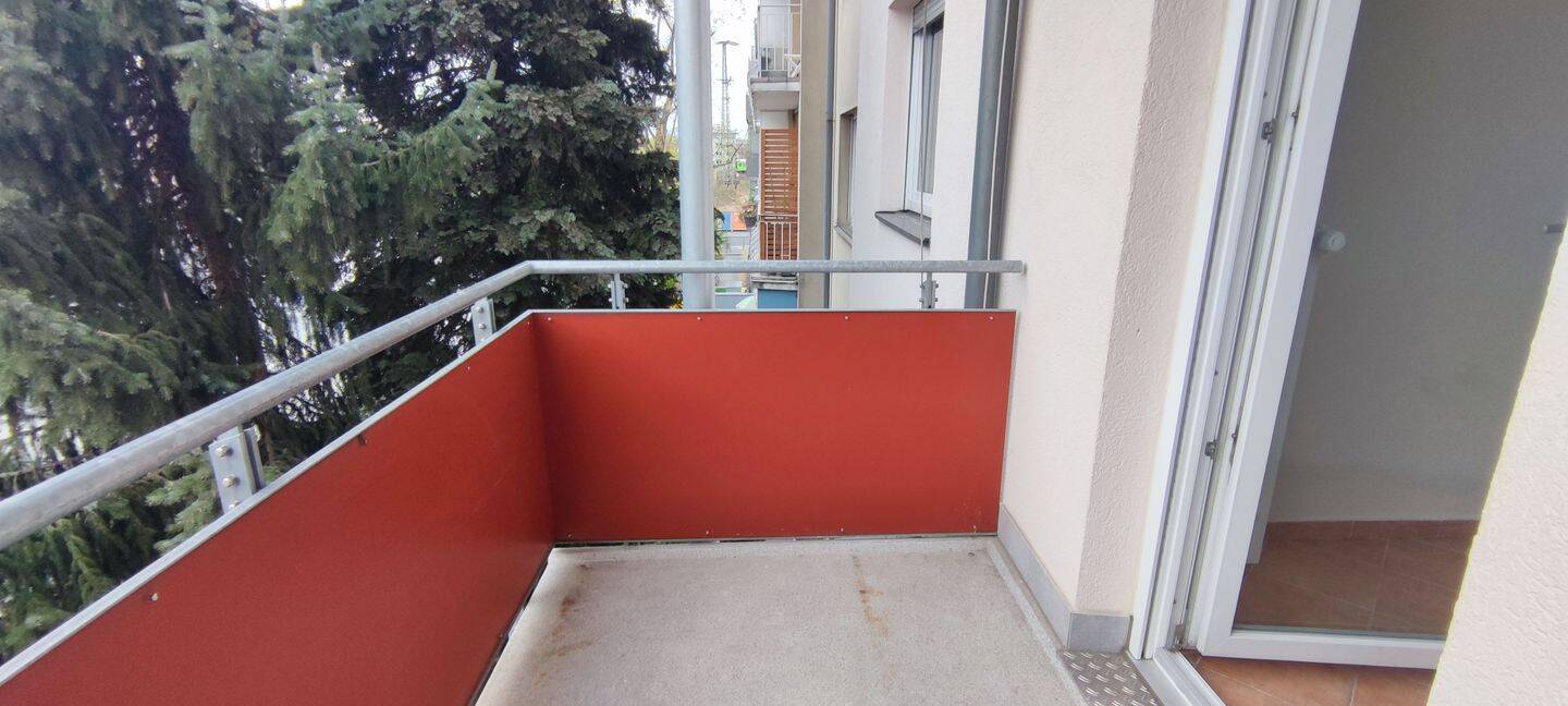 N-citynahe Lage, top renovierte, gut geschnittene 3-ZW mit Balkon – Nürnberg – Bild 1 von 15