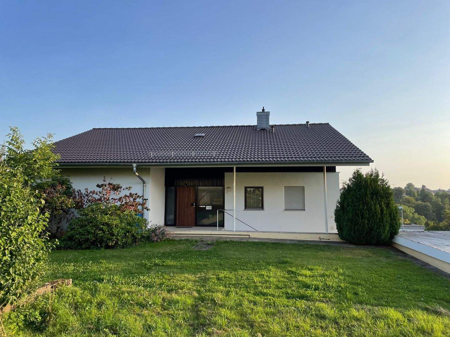 Immobilie in Walldürn - Einfamilienhaus mit Einliegerwohung und Doppelgarage in Walldürn - Bild 2