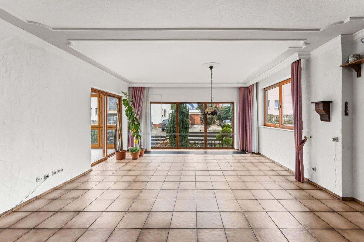 Immobilie in Burgebrach - Großzügiges Einfamilienhaus mit getrenntem Baugrundstück - Wohnen & Investieren in Burgebrach - Bild 1