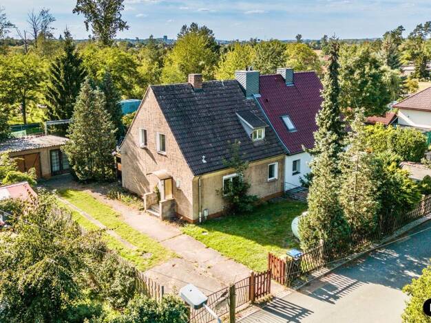 Doppelhaushälfte zum Kauf 89.000 € 5 Zimmer 90 m² 550 m² Grundstück Grödel Nünchritz 01612