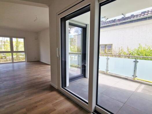 Wohnung zur Miete 875 € 2 Zimmer 72,2 m² frei ab sofort Eichenallee 4 Lage 32791