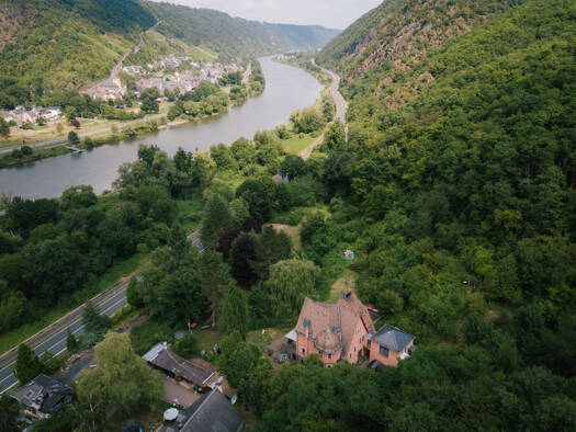 Haus zum Kauf 650.000 € 10 Zimmer 598,5 m² 14.042 m² Grundstück Burgen 56332