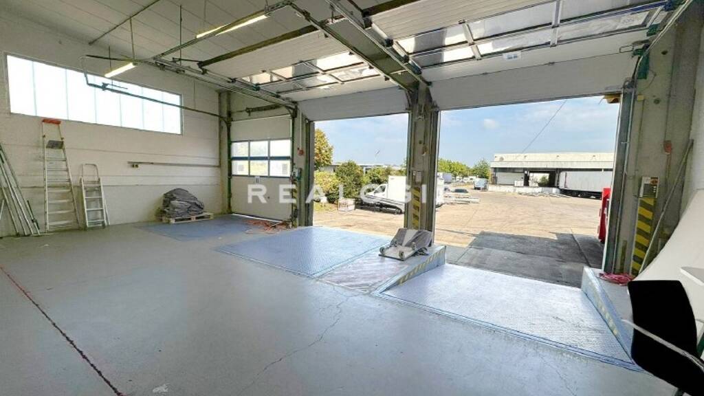 Halle/Industriefläche zur Miete 9 € 1.800 m² Lagerfläche teilbar ab 1.800 m² Karlsfeld 85757
