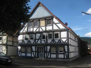 Mehrfamilienhaus zum Kauf 160.000 € 12 Zimmer 350 m² 1.011 m² Grundstück frei ab sofort Veckerhagen Reinhardshagen 34359