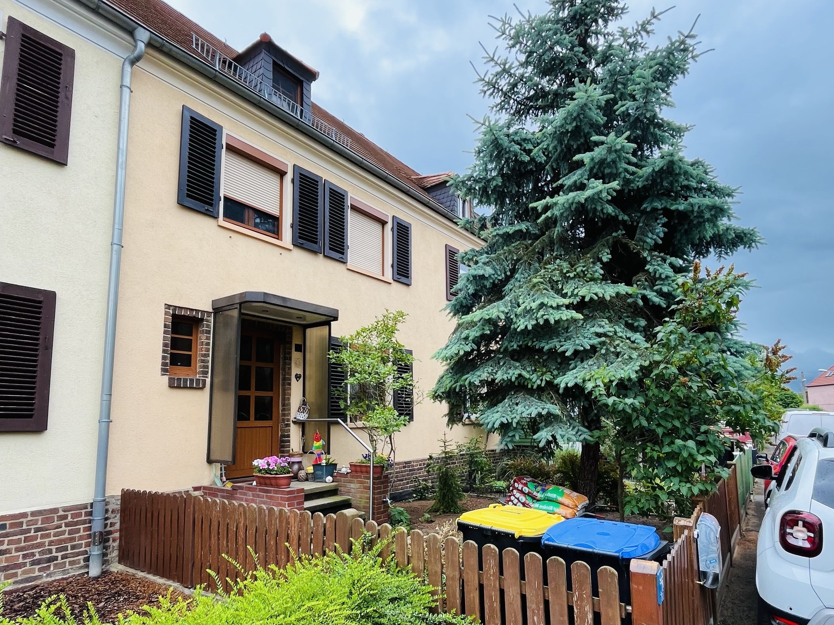 Reihenmittelhaus zum Kauf 299.000 € 4 Zimmer 100 m²<br/>Wohnfläche 276 m²<br/>Grundstück Radebeul 01445