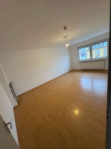 Wohnung zur Miete 1.300 € 3 Zimmer 95 m² 3. Geschoss frei ab sofort Bolongarostraße 57 Nied Frankfurt am Main 65934