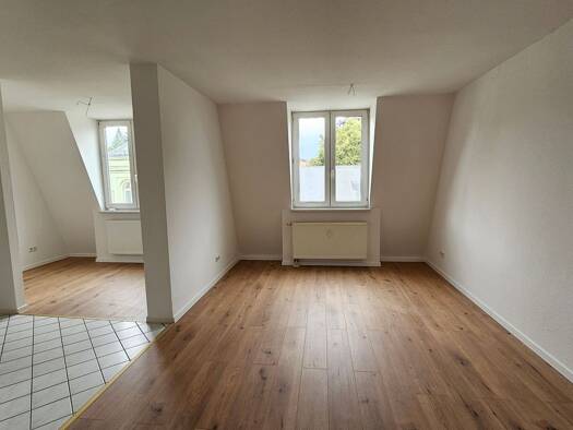 Wohnung zur Miete 210 € 1 Zimmer 38 m² 4. Geschoss frei ab sofort Meerane 08393