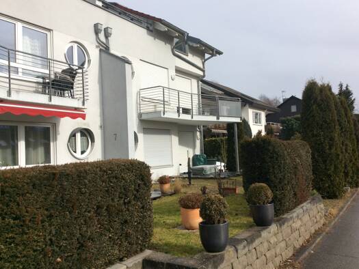Wohnung zur Miete 900 € 3,5 Zimmer 68 m² Geschoss 1/3 Öhningen 78337