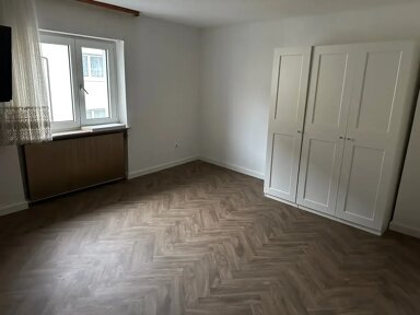 Haus zur Miete 900 € 6 Zimmer 175 m² 200 m² Grundstück Gräfendeichstr. 17 Oberrad Frankfurt am Main 60599