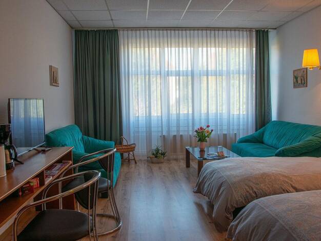 Wohnung zur Miete 590 € 3 Zimmer 114 m² 1. Geschoss frei ab 01.09.2026 Steinbergstraße 3 Holzhausen Südost 04288
