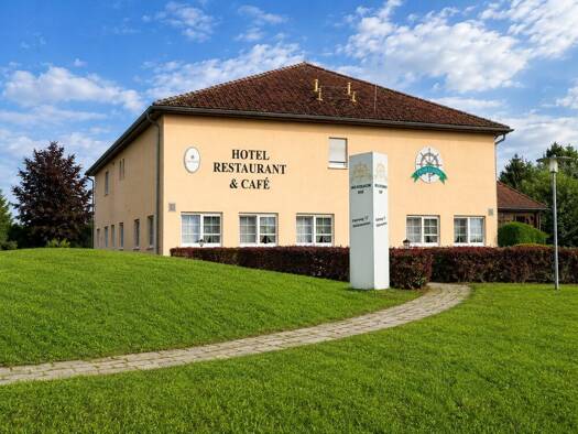 Hotel zur Miete 8.400 € 18 Zimmer 120 m² Gastrofläche Hohenwutzen Bad Freienwalde (Oder) 16259