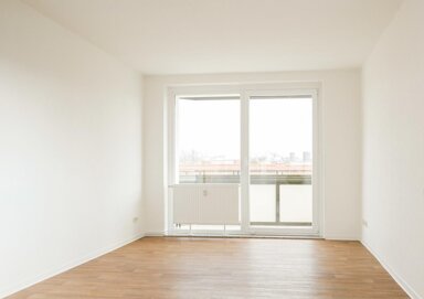 Wohnung zur Miete 492 € 4 Zimmer 70,2 m² 4. Geschoss Olvenstedter Straße 20 Olvenstedter Platz Magdeburg 39108