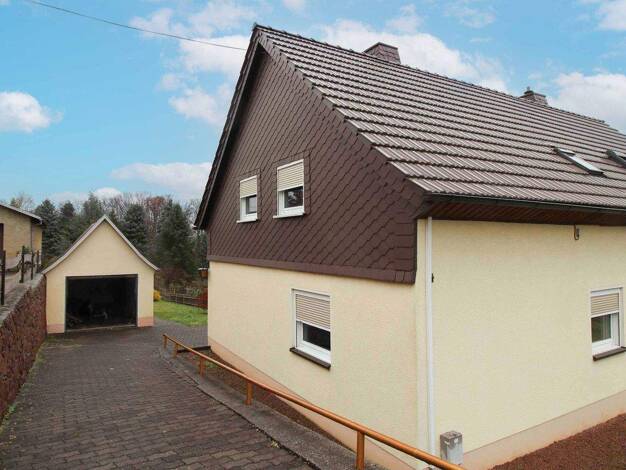 Doppelhaushälfte zum Kauf 75.000 € 4 Zimmer 82,3 m² 730,3 m² Grundstück frei ab sofort Lunzenau 09328