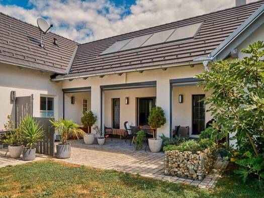 Einfamilienhaus zum Kauf 875.000 € 5 Zimmer 178 m² 6.977 m² Grundstück Kukmirn 7543