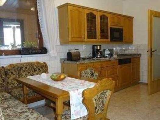 Wohnung zur Miete 450 € 4 Zimmer 105 m² 1. Geschoss frei ab sofort Auma Auma-Weidatal 07955