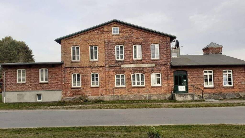 Mehrfamilienhaus zum Kauf als Kapitalanlage geeignet 330.000 € 14 Zimmer 340 m² 1.843 m² Grundstück Alt Bukow 18233