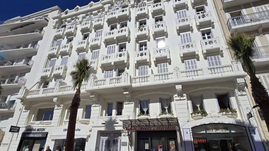 Studio zum Kauf 1.100.000 € 3 Zimmer 107,7 m² 1. Geschoss Saint-Raphaël 83700