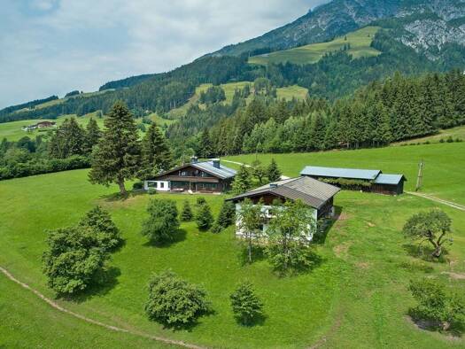 Bauernhof zum Kauf 4.000.000 € 244.445 m² Grundstück Leogang 5771