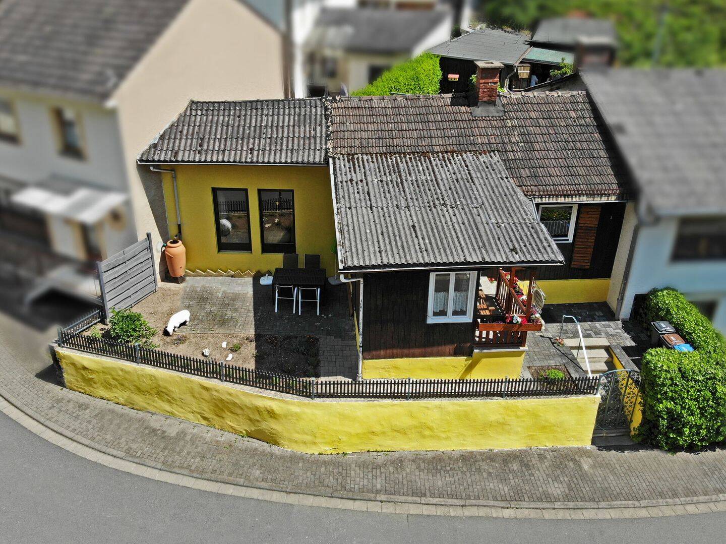 Immobilie in Hatzenport - Koffer packen, ankommen und direkt wohlfühlen - Ihr bezugsfertiges Ferienhaus an der Mosel - Bild 1