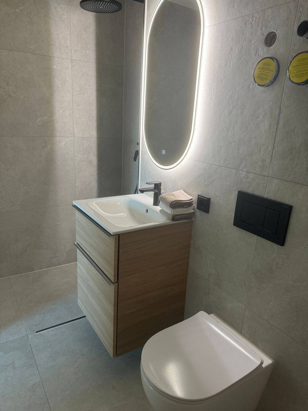 Exklusive 2-Zimmer-Wohnung mit Westbalkon, Panoramablick & Wellnessbereich