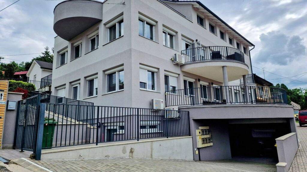 Hotel zum Kauf 1.790.000 € 13 Zimmer 540 m² Gastrofläche 1.149 m² Grundstück Balatonboglár  8630
