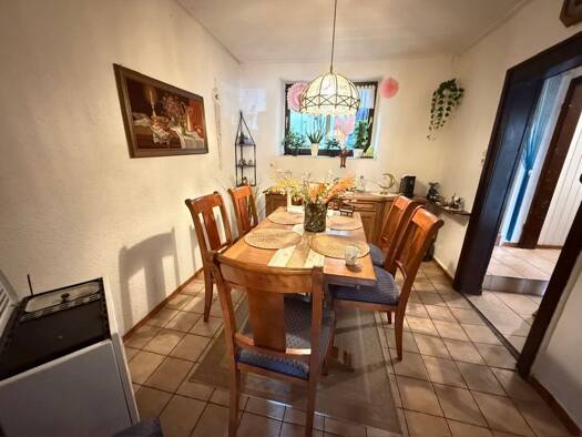 Reihenmittelhaus zum Kauf 110 € 6 Zimmer 136 m² 272 m² Grundstück Schwalbach Schwalbach 66773