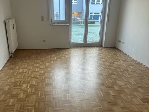 Wohnung zur Miete 600 € 2 Zimmer 50 m² Geschoss 1/3 frei ab sofort Neutraubling 93073