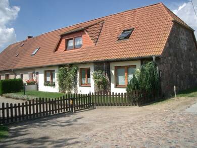 Doppelhaushälfte zum Kauf 150.000 € 4 Zimmer 150 m² 701 m² Grundstück frei ab sofort Randow 21 Randow Demmin 17109