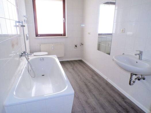 Wohnung zur Miete 310 € 2 Zimmer 49 m² frei ab sofort Langenhessen Werdau 08412