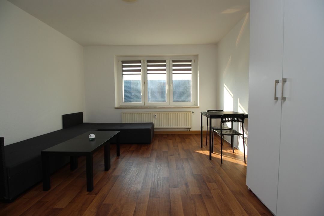 Wohnung zur Miete 258,12 € 2 Zimmer 47,8 m²<br/>Wohnfläche EG<br/>Geschoss ab sofort<br/>Verfügbarkeit Bahnhofstraße 13 Reuth Reuth 08538