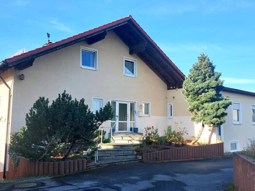Haus zum Kauf 725.000 € 15 Zimmer 398 m² 1.190 m² Grundstück frei ab sofort Leuchtenberger Straße Irchenrieth 92699
