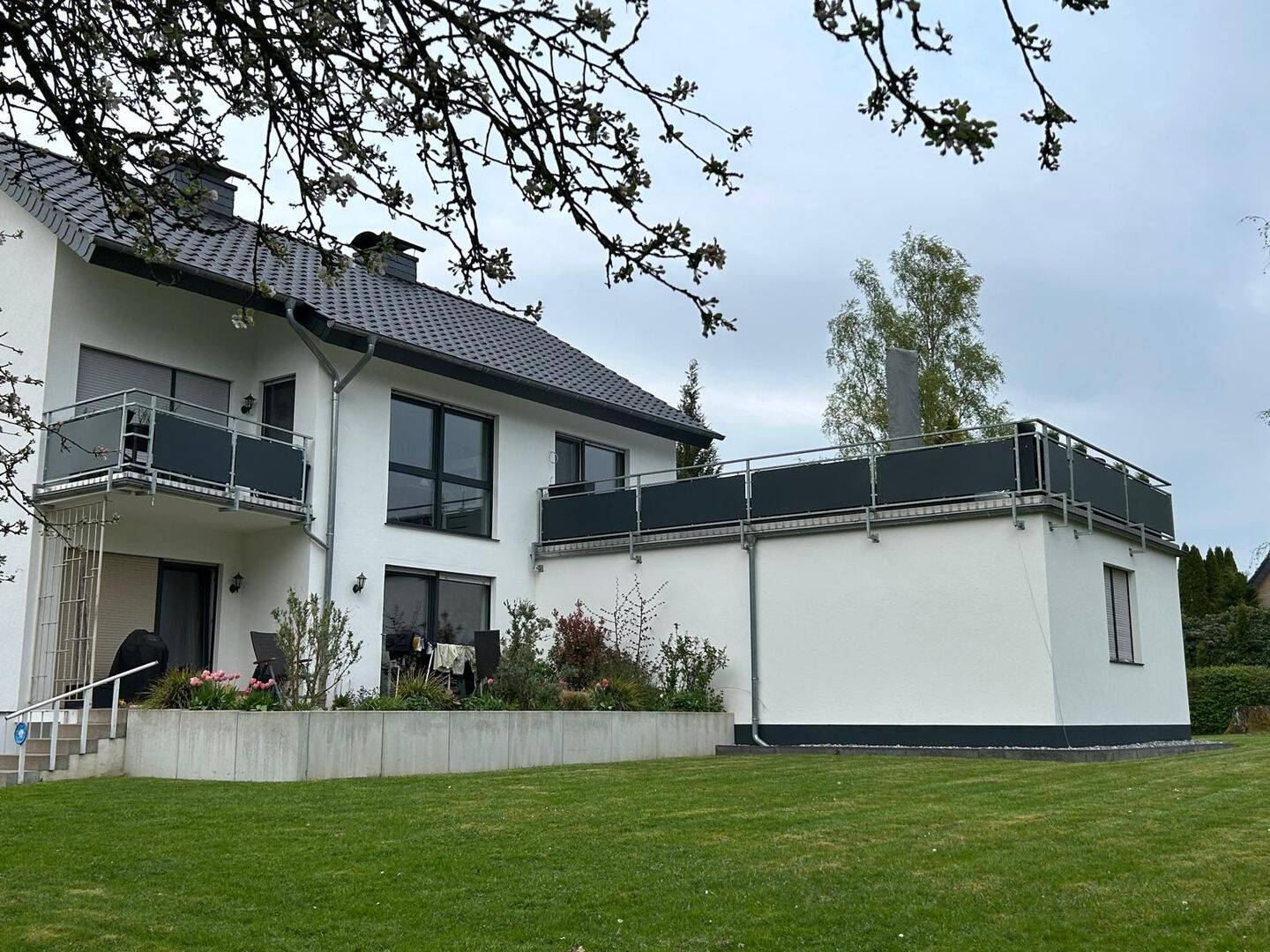 Schöne, helle Wohnung mit großer Dachterrasse