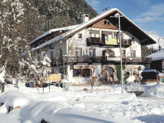 Hotel zum Kauf 2.000.000 € 14 Zimmer 41 Betten 248 m² Gastrofläche Leutasch 6105