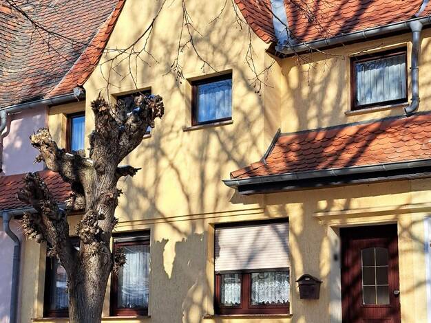 Doppelhaushälfte zum Kauf 185.000 € 8 Zimmer 120 m² 356 m² Grundstück frei ab sofort Bernburg Bernburg (Saale) 06406